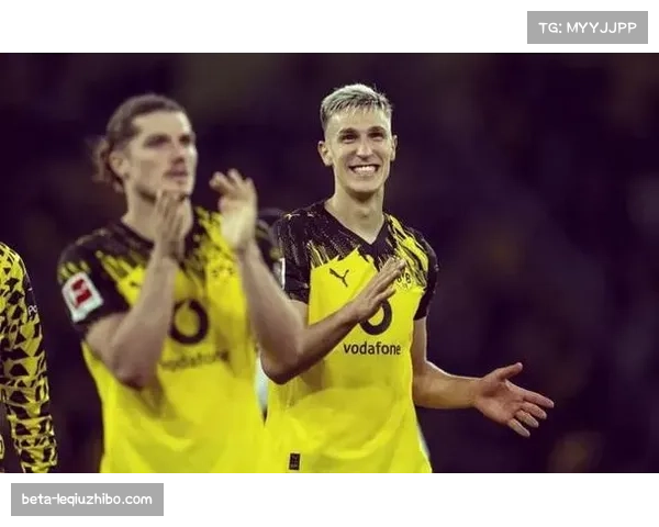 多特蒙德年轻后卫展现潜力获更多出场时间